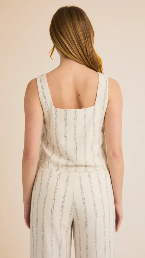 ABSTRACT SQUARE TANK