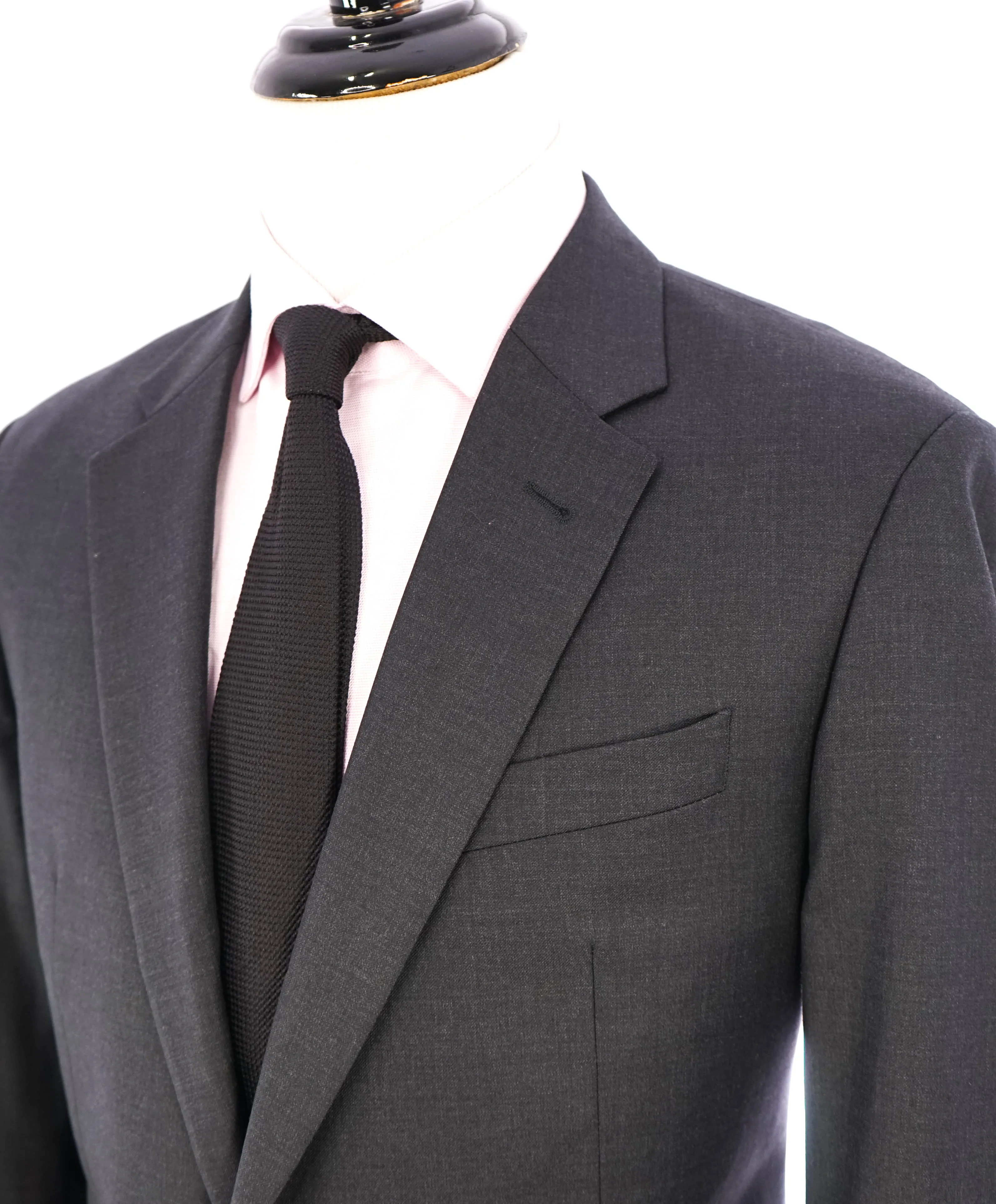 ARMANI COLLEZIONI - Classic Gray Charcoal Notch Lapel Suit - 48R