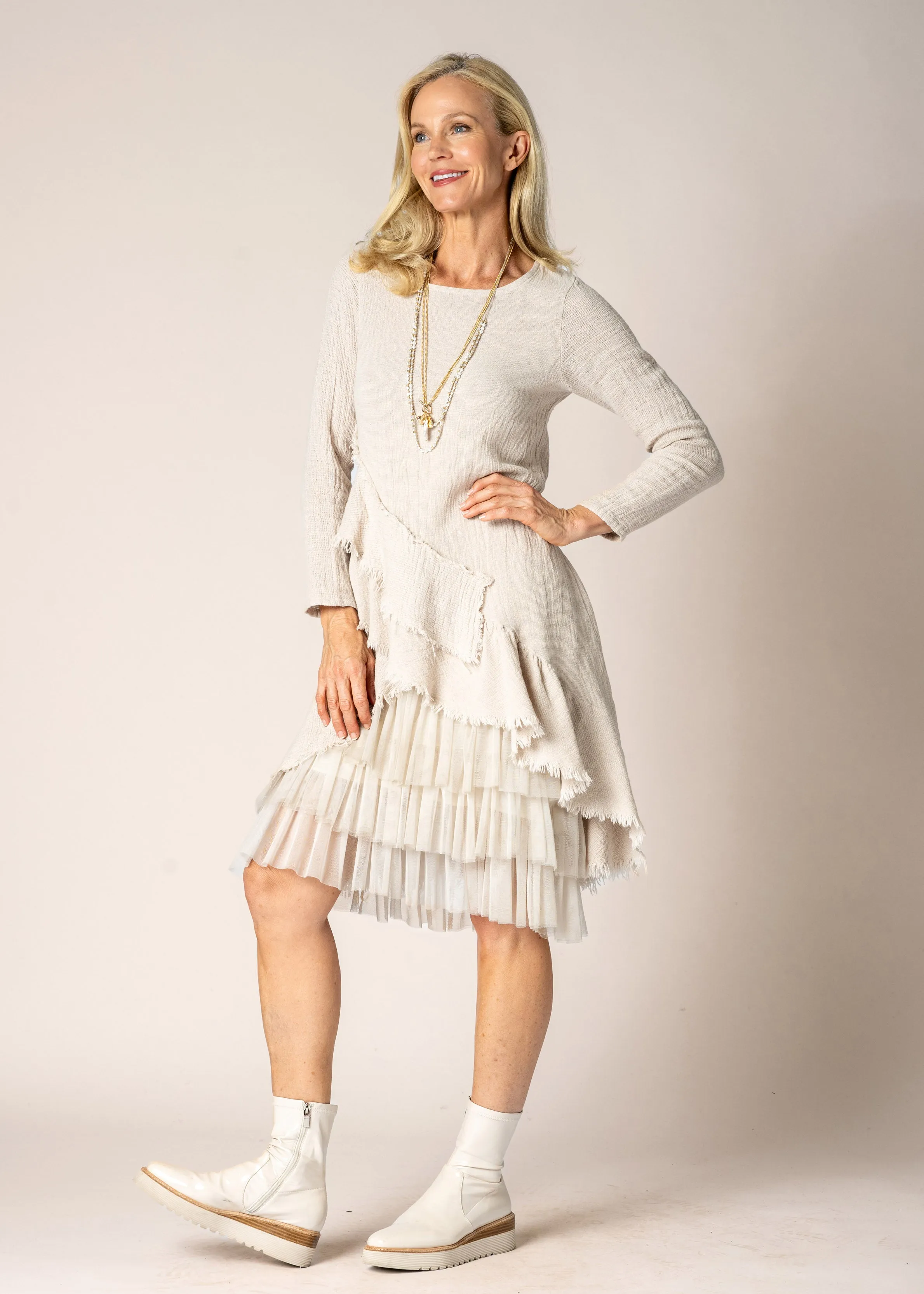 Christina Linen Top in Latte