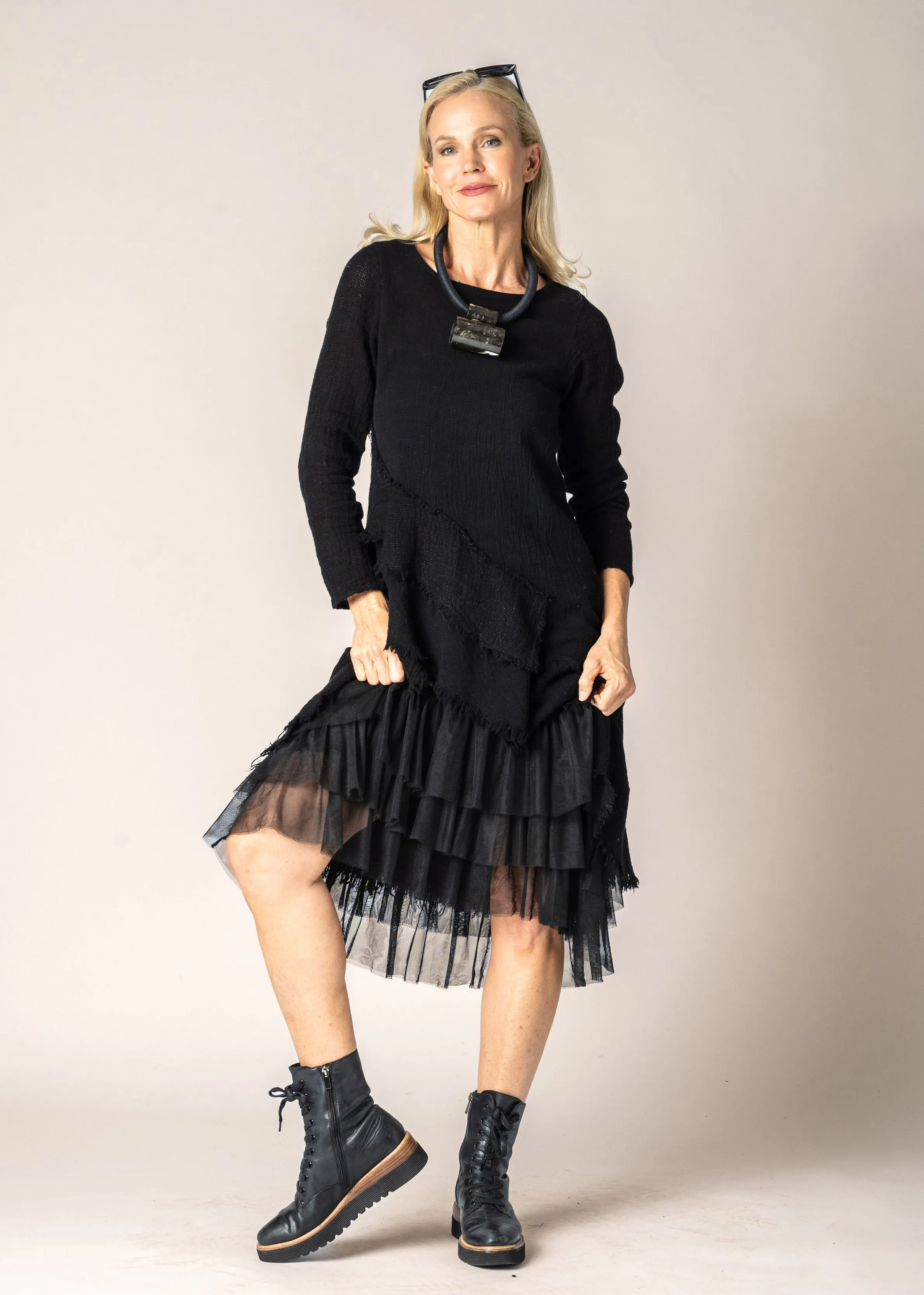 Christina Linen Top in Onyx
