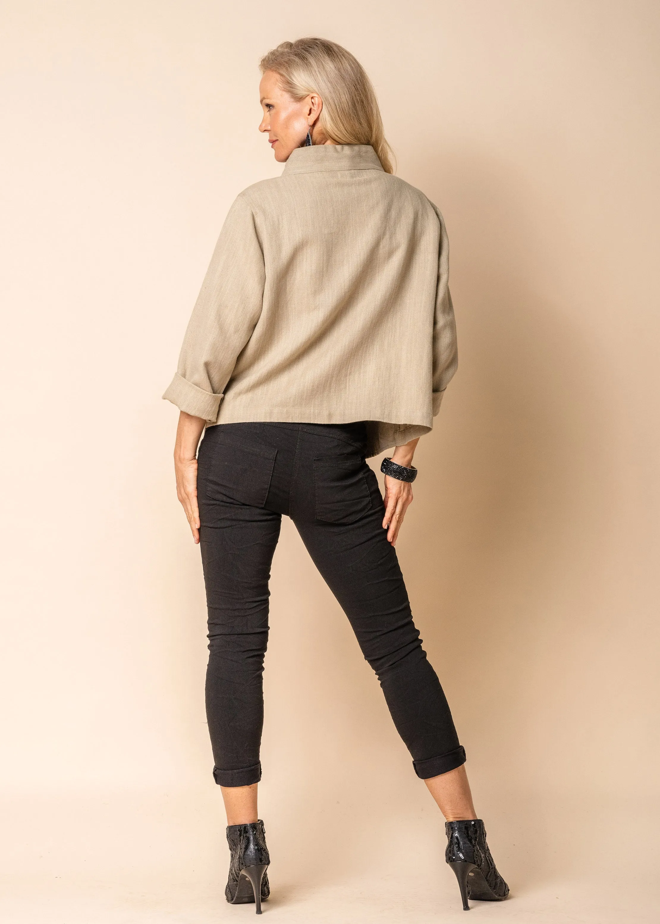 Deacon Linen Blend Top in Latte