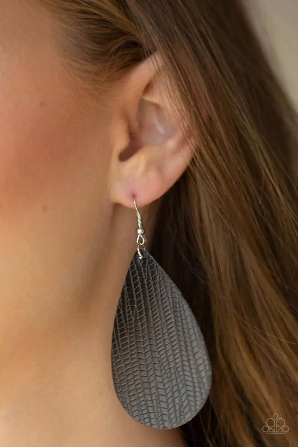 Paparazzi Natural Resource Earrings Black