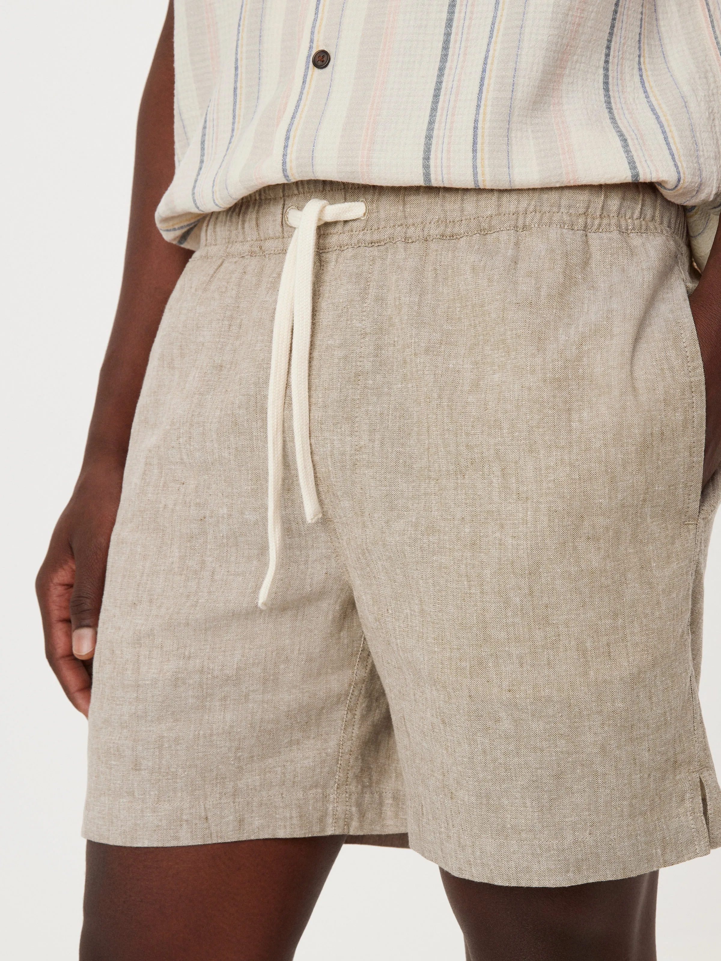 The Owen Linen Short in Hazel