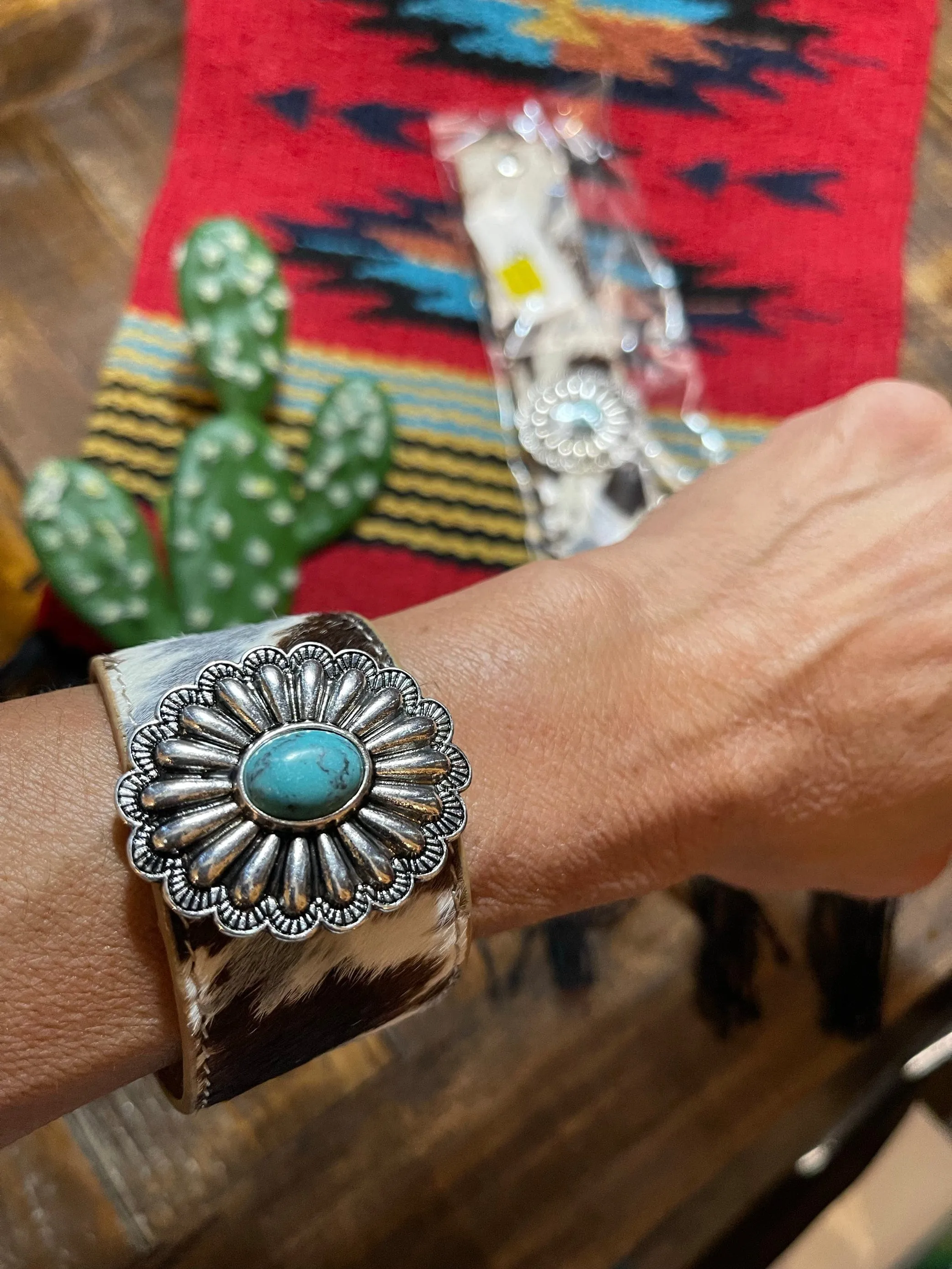 TURQUOISE RANCHERIA  COWHIDE SNAP CUFF BRACELET