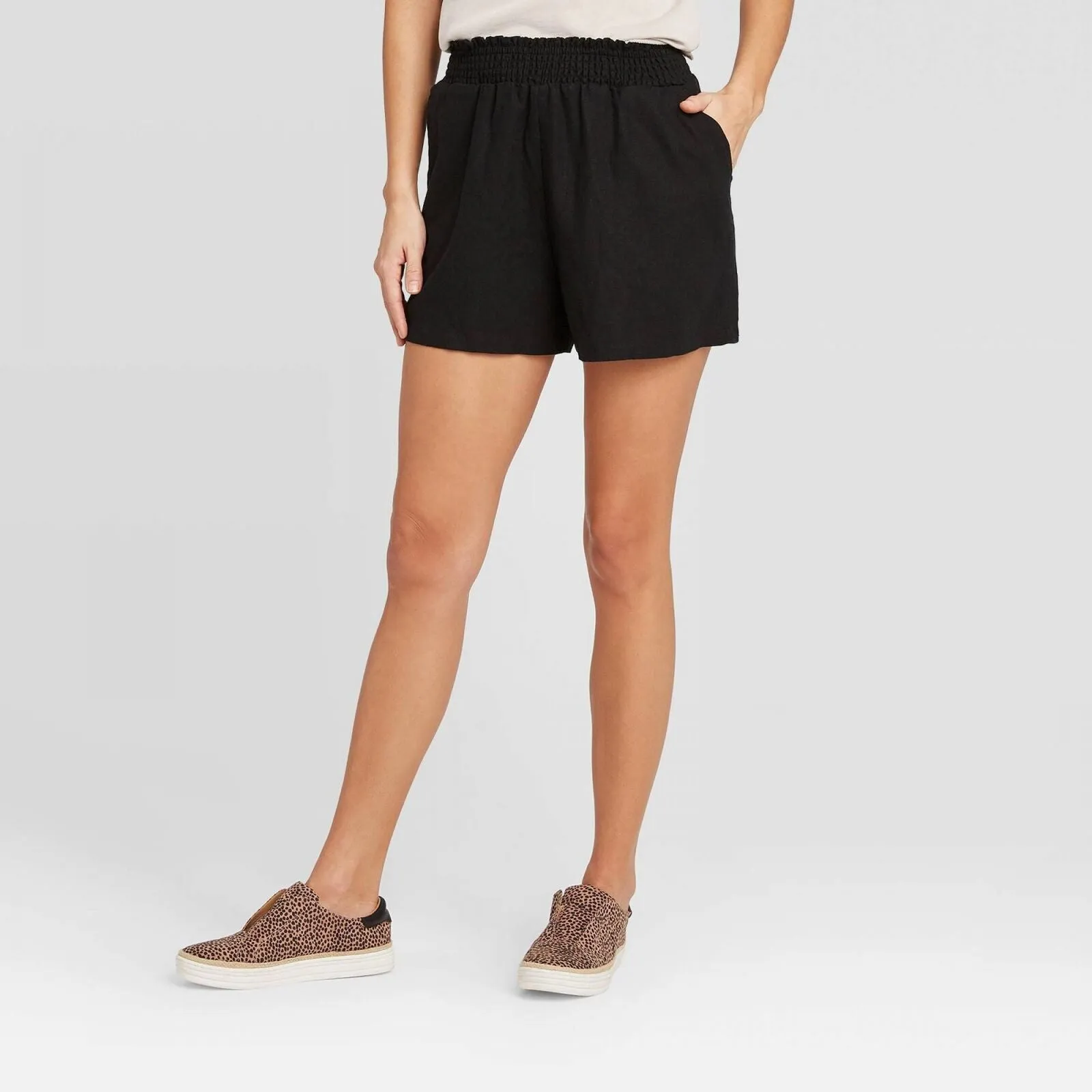 Universal Thread Women's High-Rise Pull-On Shorts 78303739 Black L