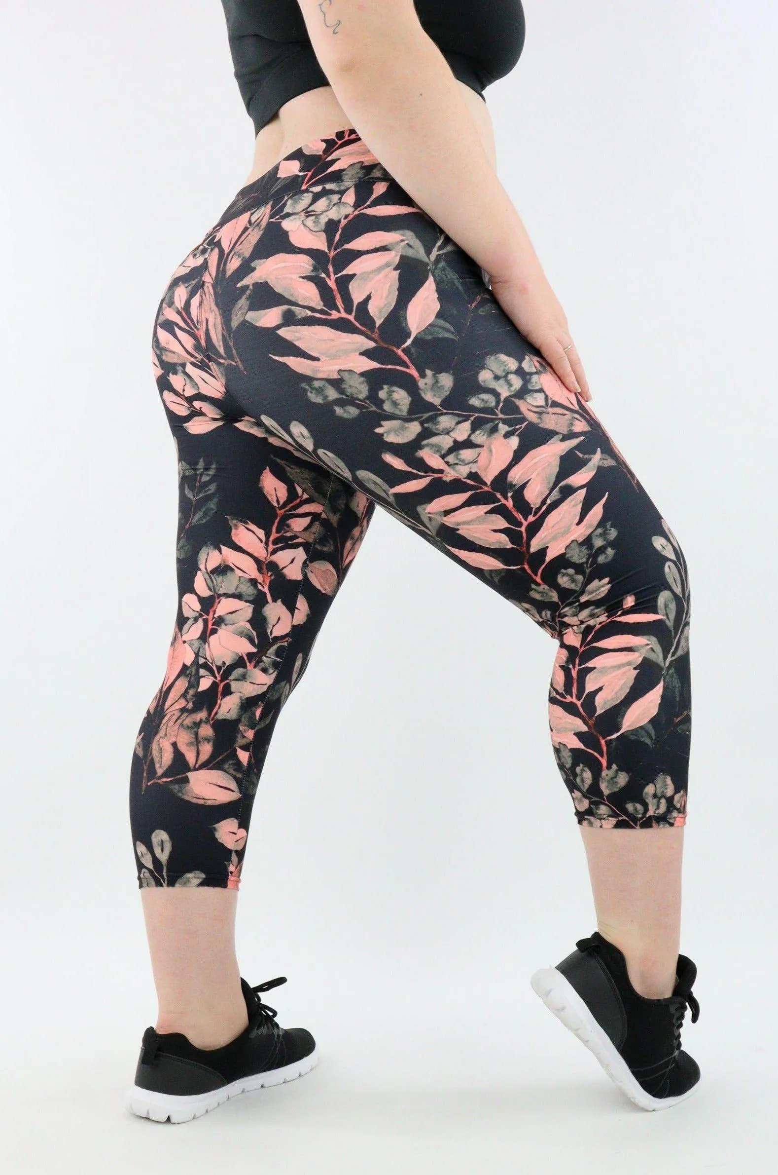 Vintage Watercolour Leaves - Casual Capri Leggings