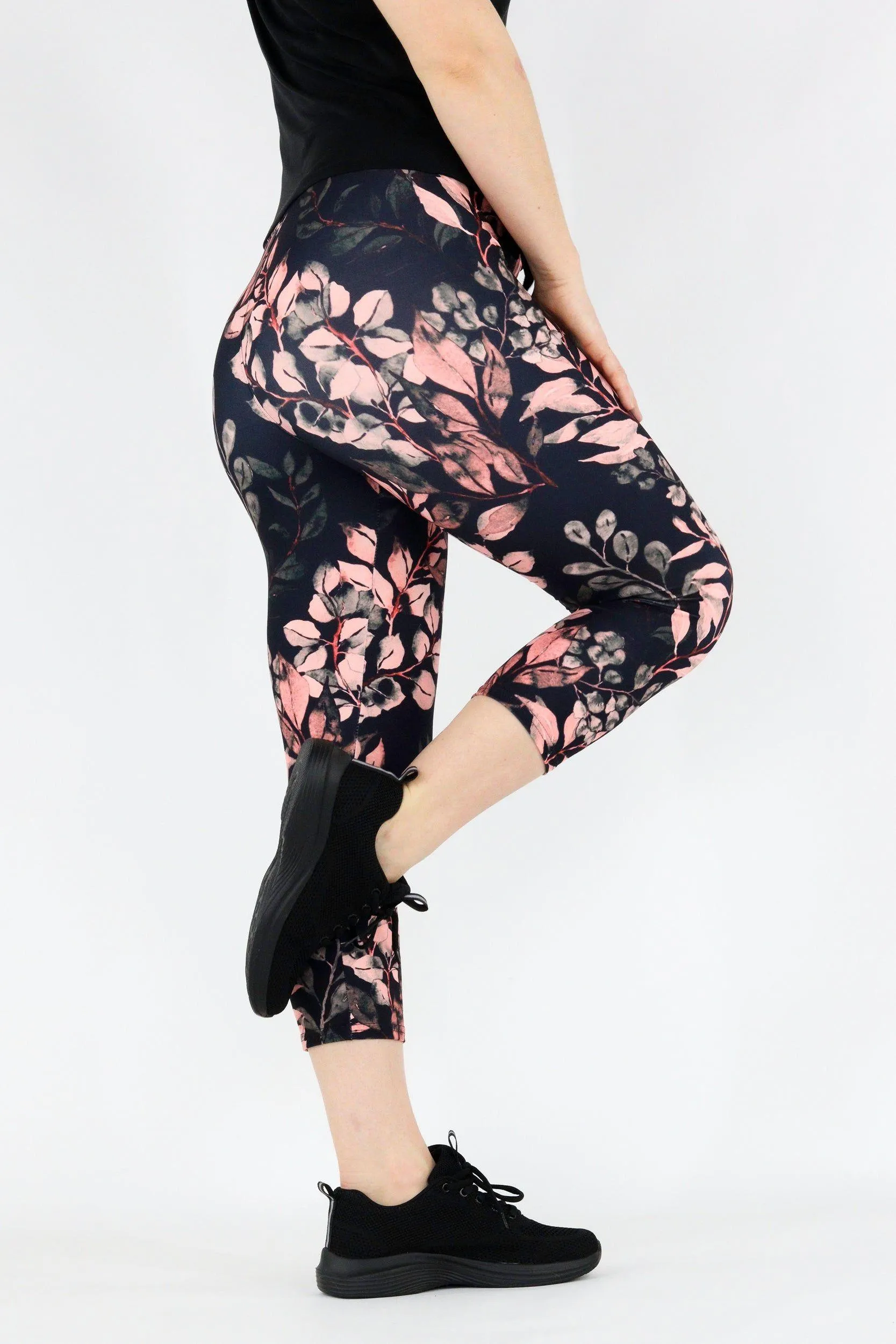 Vintage Watercolour Leaves - Casual Capri Leggings