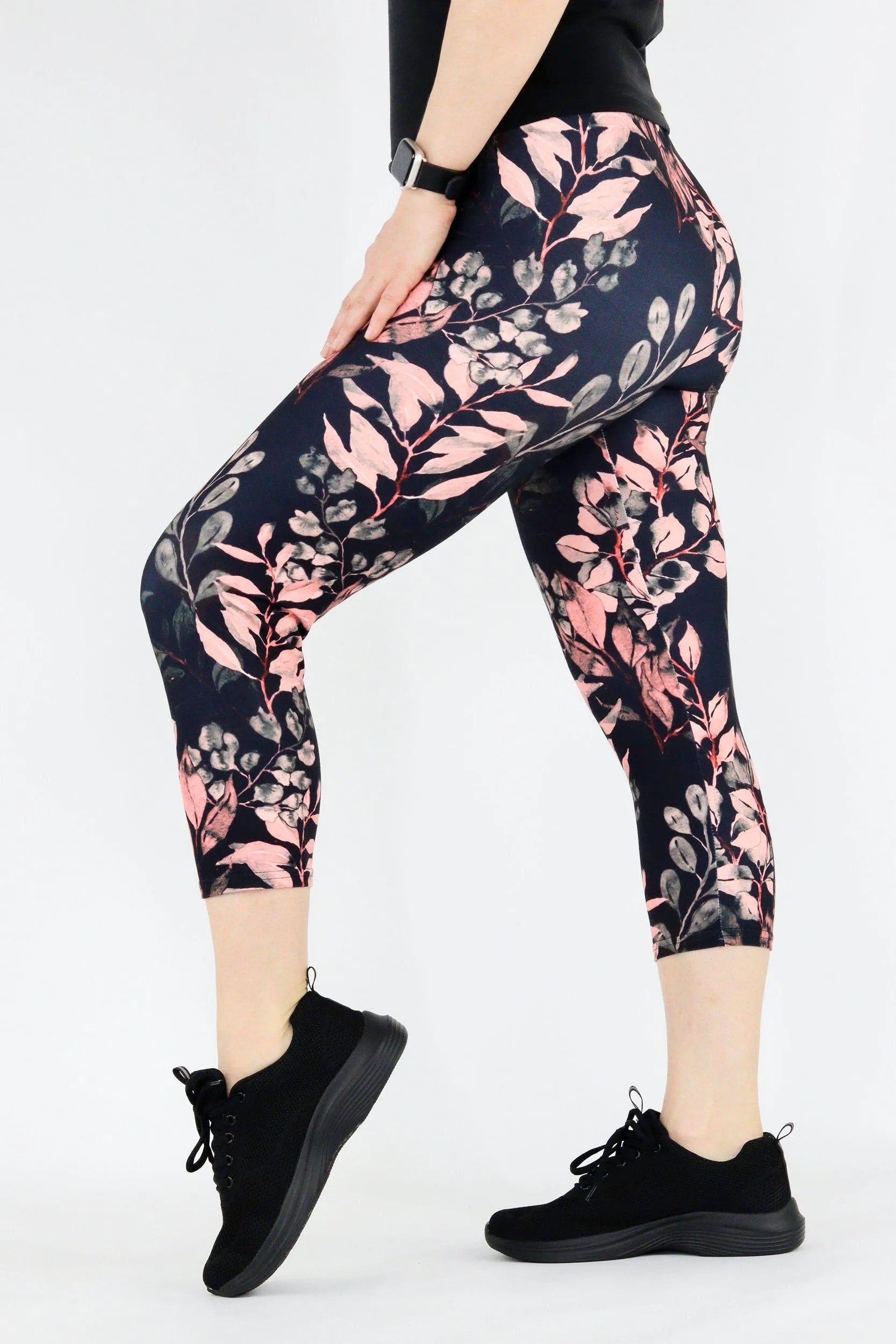 Vintage Watercolour Leaves - Casual Capri Leggings