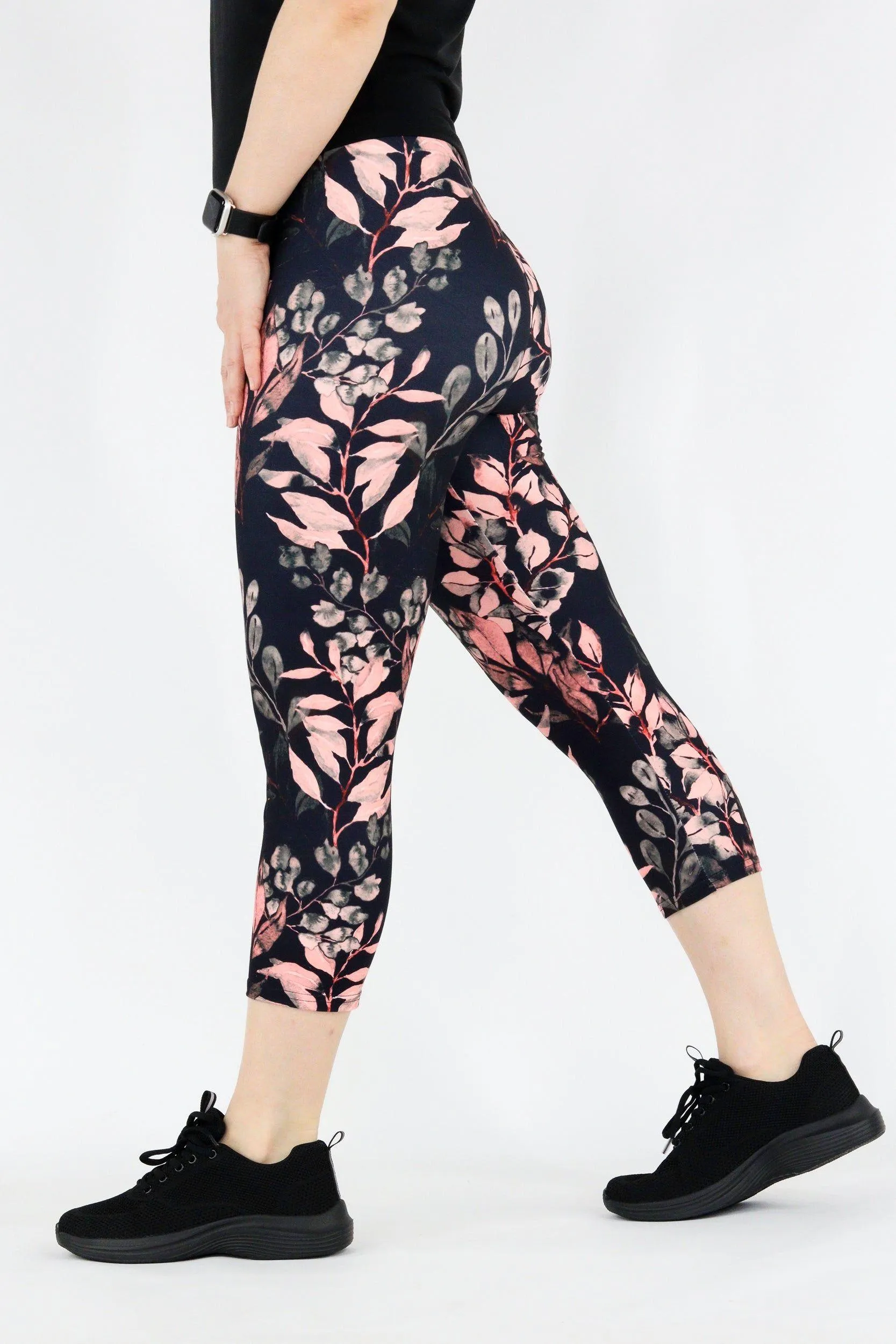Vintage Watercolour Leaves - Casual Capri Leggings