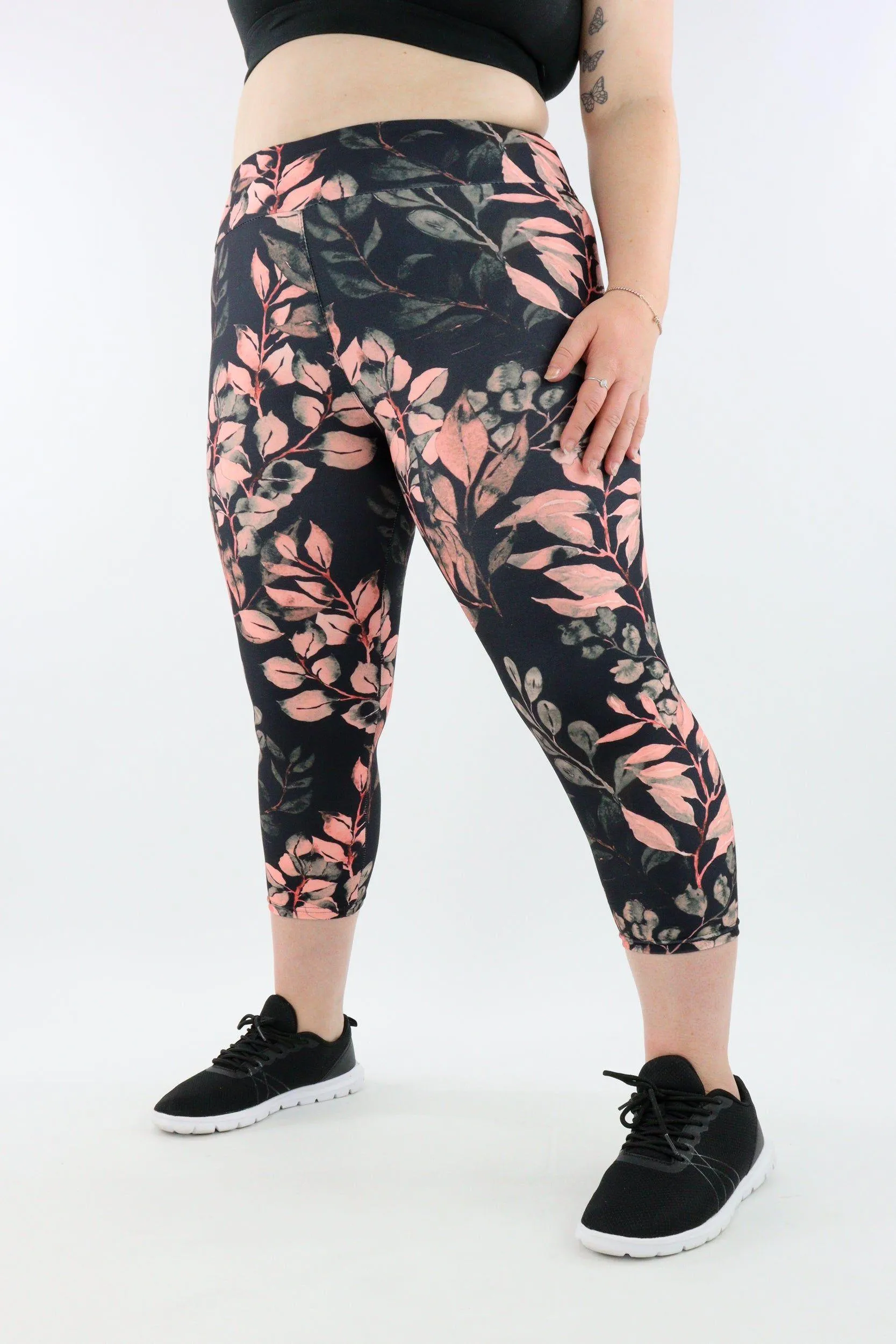 Vintage Watercolour Leaves - Casual Capri Leggings