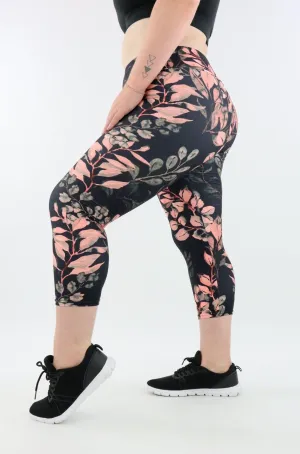 Vintage Watercolour Leaves - Casual Capri Leggings